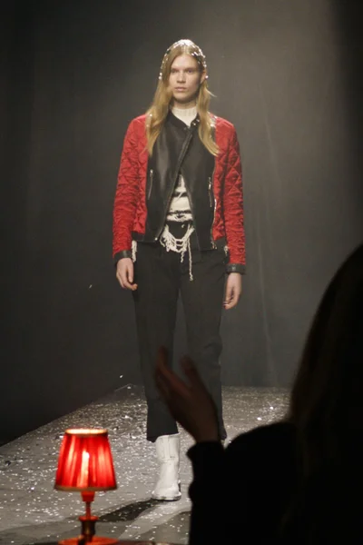 Look 12